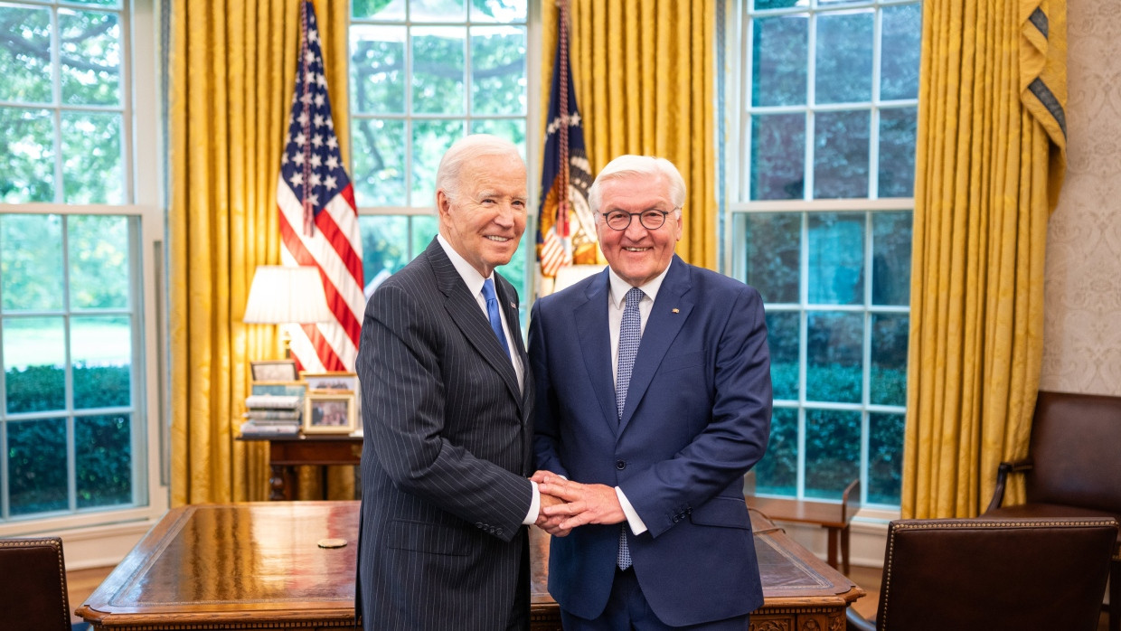 Bundespräsident Frank-Walter Steinmeier bei einem Treffen mit US-Präsident Joe Biden im Weißen Haus