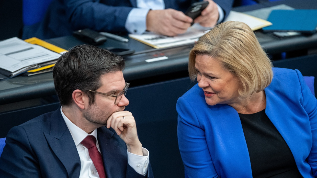 Marco Buschmann (FDP) und Nancy Faeser im Bundestag im November