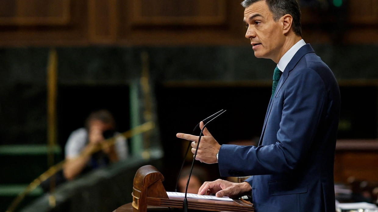 Der spanische Regerungschef Pedro Sánchez verkündet Pressereformen im Parlament in Madrid.