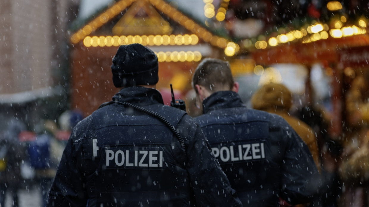 So zahlreich wie noch nie: Hessische Polizisten werden besonders bei zukünftigen Großveranstaltungen Präsenz zeigen.