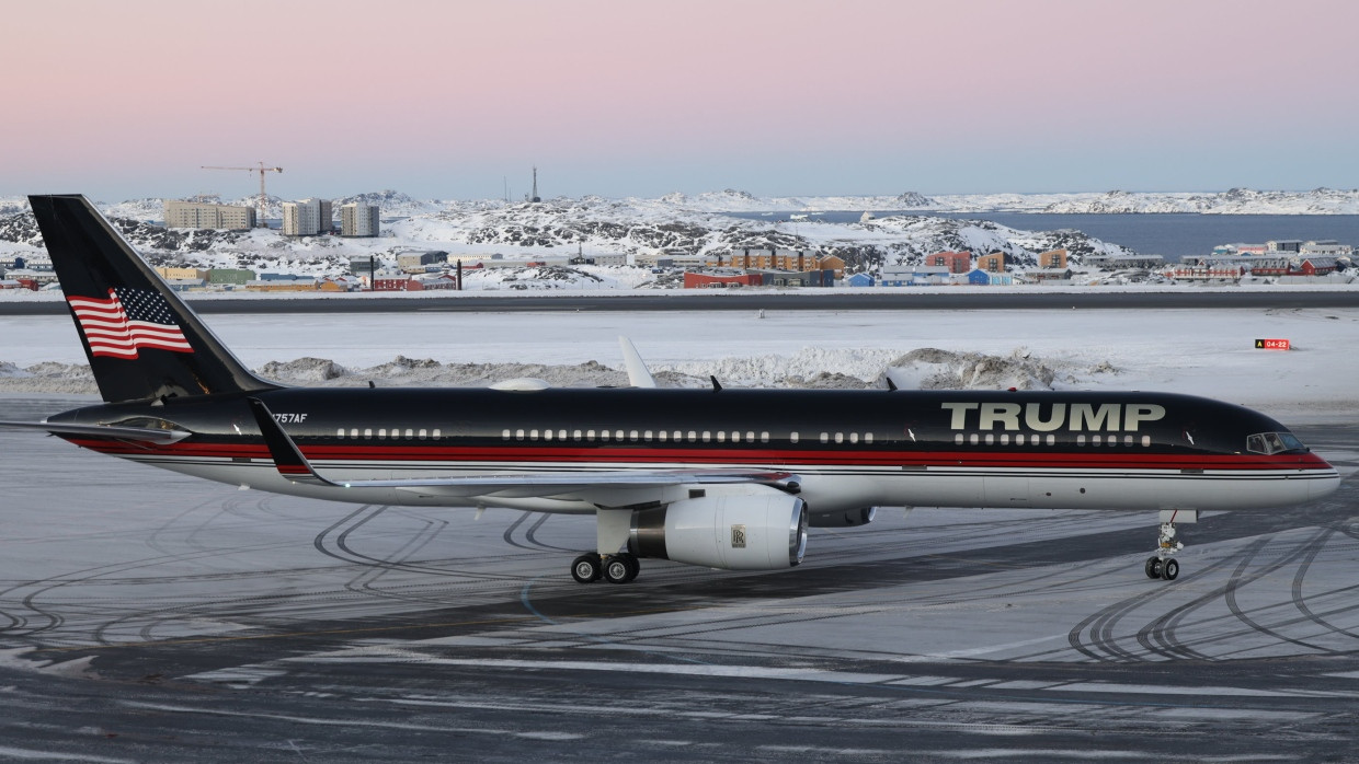 Begehrte Insel: Ein Flugzeug von Donald Trump landete am 7. Januar auf Grönland – an Bord war sein Sohn.