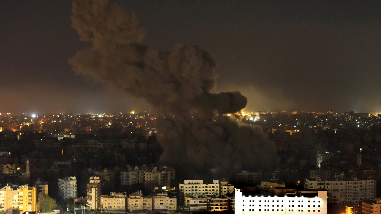 Rauch steigt auf nach einem israelischen Luftangriff in Dahieh, einem Vorort der libanesischen Hauptstadt Beirut.