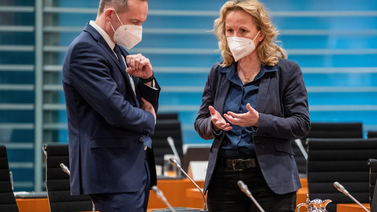 Interpretieren die nächtlichen Beschlüsse unterschiedlich: Bundesverkehrsminister Volker Wissing (FDP) und Umweltministerin Steffi Lemke (Grüne)