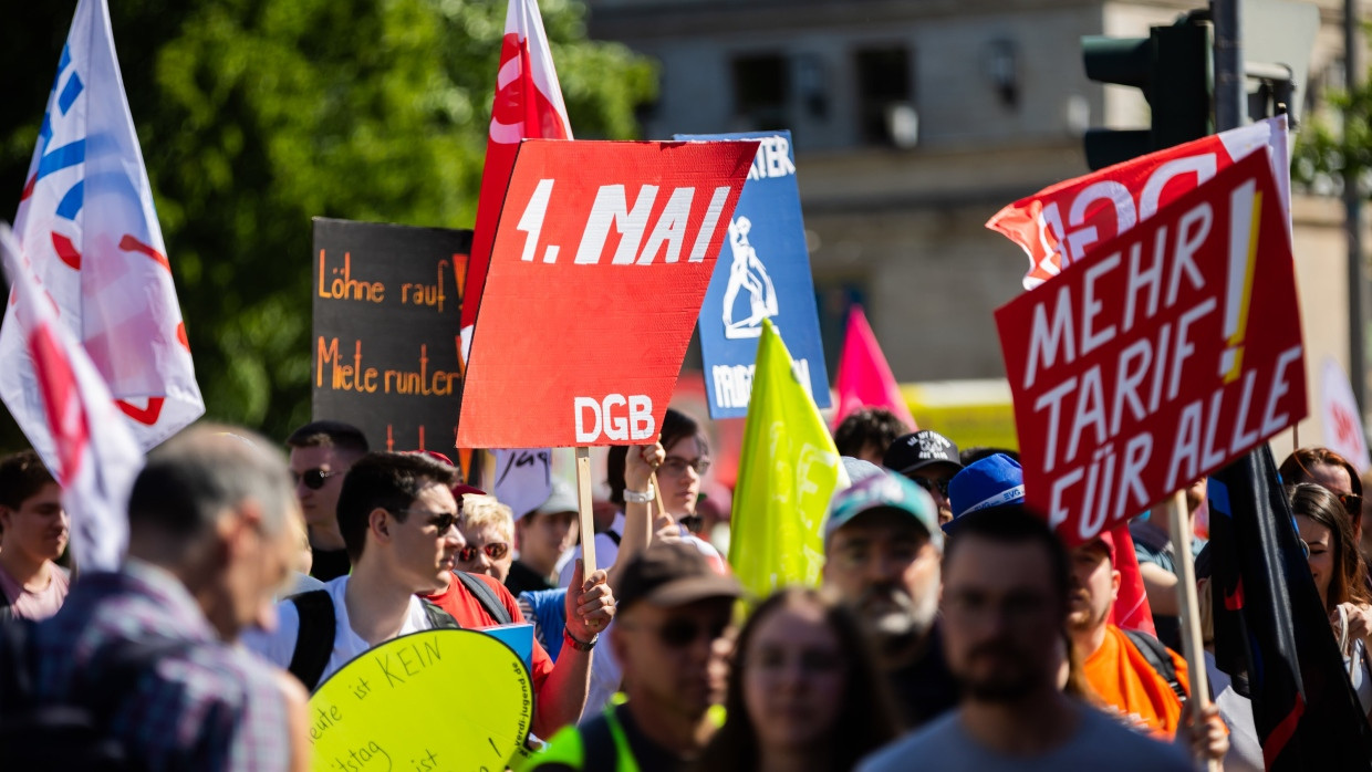 Die Demonstration des Deutschen Gewerkschaftsbundes in Berlin stand unter dem Motto „Mehr Lohn, mehr Freizeit, mehr Sicherheit“.