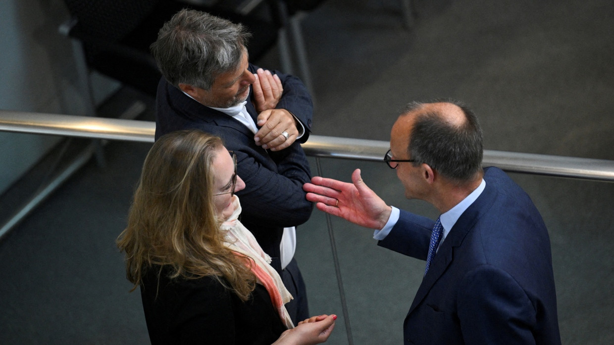 Friedrich Merz im Gespräch mit Robert Habeck und Katharina Dröge