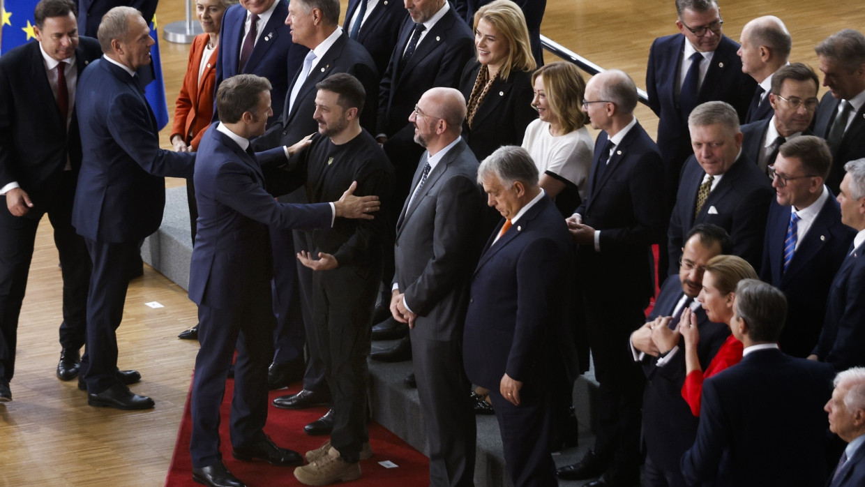 Selenskyj mit den Staats- und Regierungschefs der EU in Brüssel