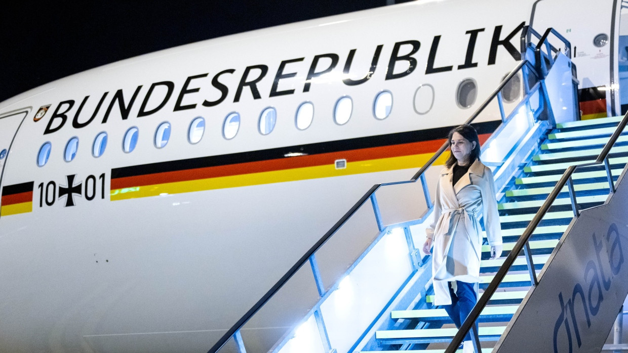 Noch im Mai 2024 stieg Außenministerin Annalena Baerbock (Bündnis 90/Die Grünen) am Flughafen Adelaide aus der Regierungsmaschine «Konrad Adenauer» vom Typ Airbus A 350.