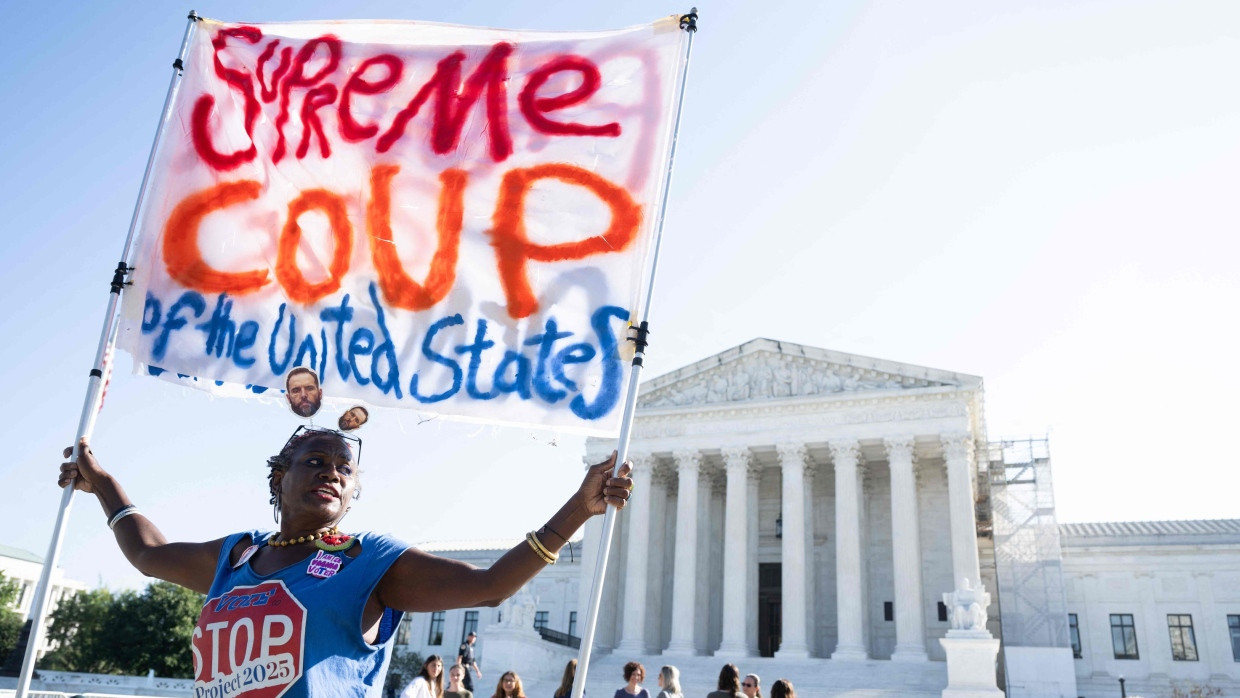 Demonstrantin vor dem Supreme Court in Washington im Oktober 2024