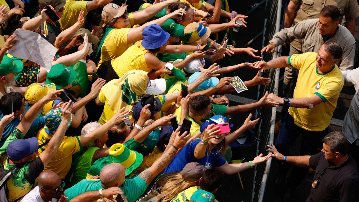 Der frühere brasilianische Präsident Jair Bolsonaro bei einem Straßenprotest auf der Avenida Paulista in São Paulo.