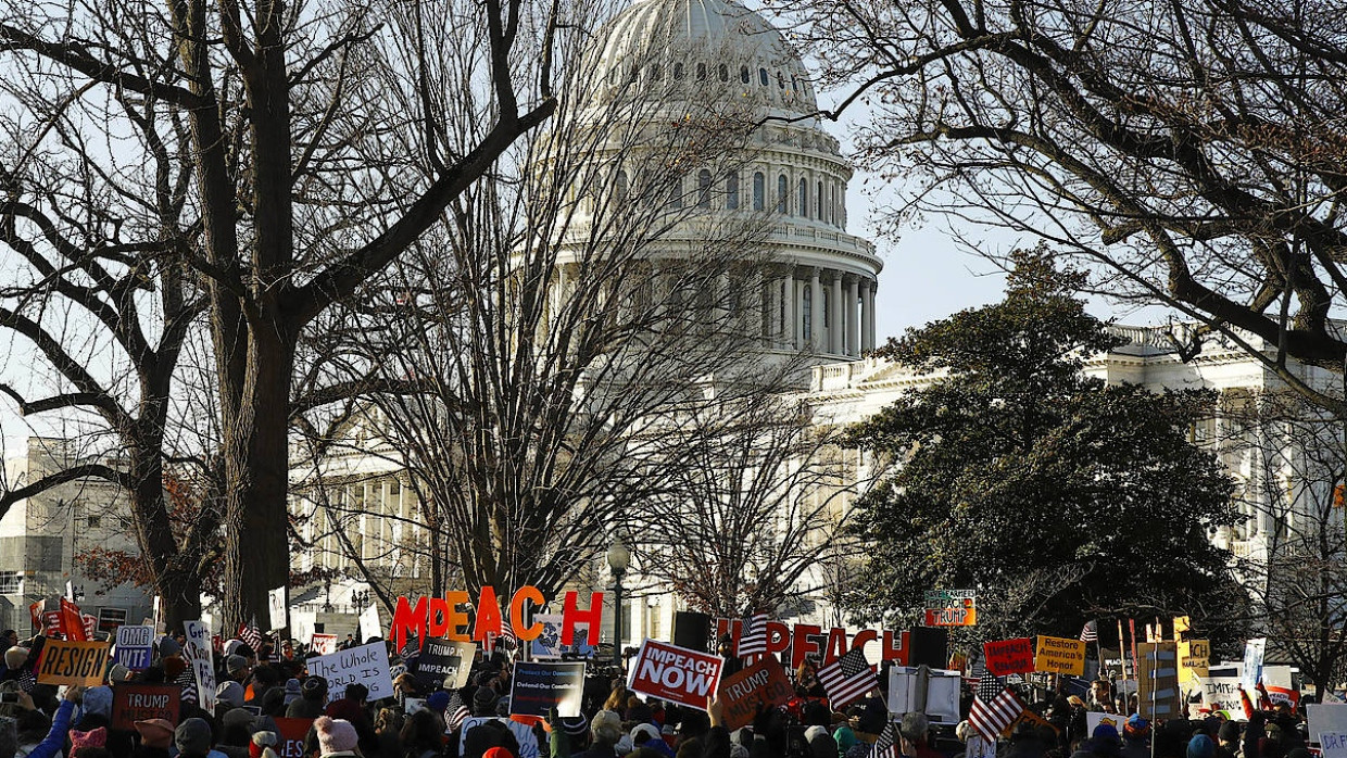 Für ein Impeachment: Demonstration vor dem Kapitol in Washington während der Debatte über ein Amtsenthebungsverfahren gegen Trump.