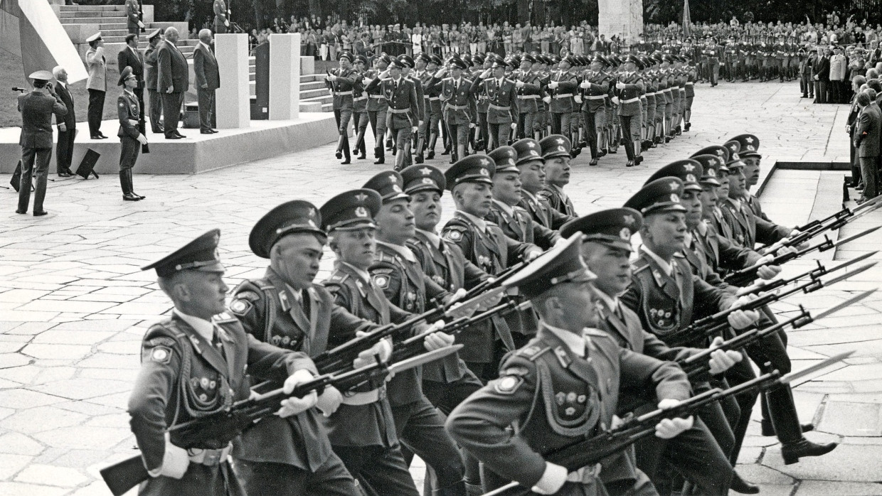 Die letzte Parade: Abschied der Russen mit Kohl und Jelzin