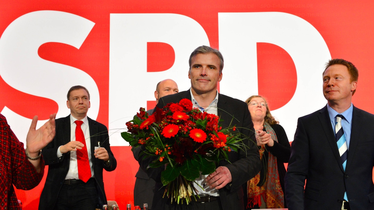 Andreas Bausewein (Mitte) übernimmt den Vorsitz der Thüringer SPD von Christoph Matschie (rechts)