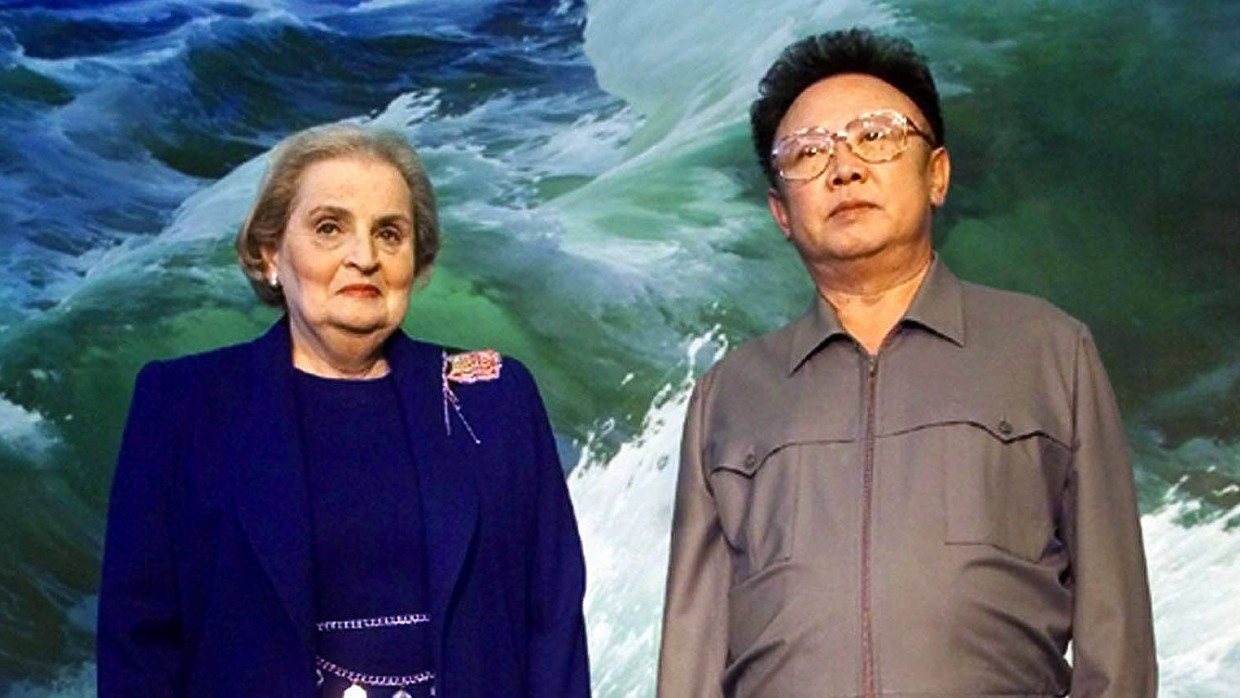 Madeleine Albright mit Kim Jong-il im Oktober 2000.