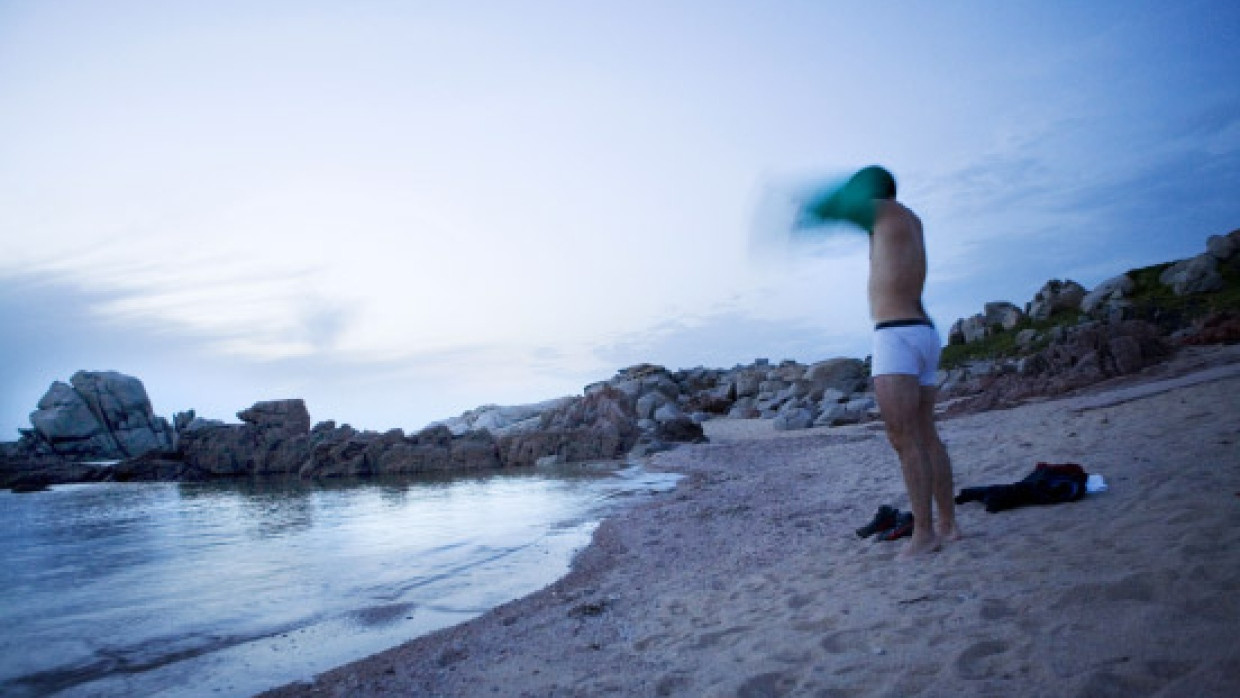 Frühlingsschwimmer zur frühen Stunde: Noch sind die Strände an Sardiniens Küste leer. Die ersten Besucher wurden aber schon gesichtet.