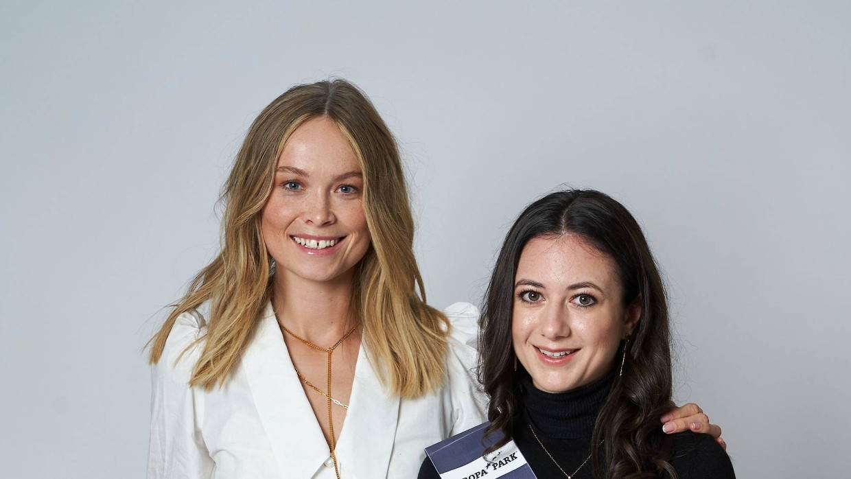 Hat mehr im Sinn als Beauty Contests. Silke Kopp aus Frankfurt (rechts), hier mit der Miss Germany 2019, Nadine Berneis, Polizistin aus Stuttgart