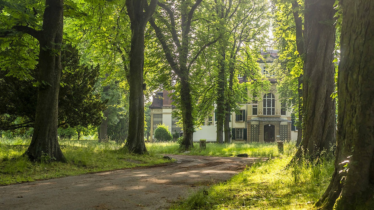 Sindlinger Idylle: Blick durch den Park auf die seit Ende vergangenen Jahres leerstehende Villa Meister.