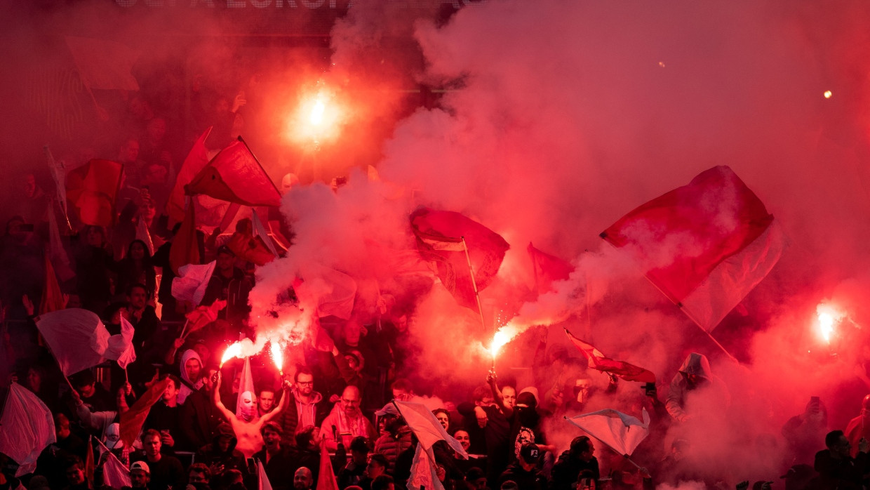 Wenn im Stadion gezündelt wird, darf der DFB die Vereine zur Kasse beten.