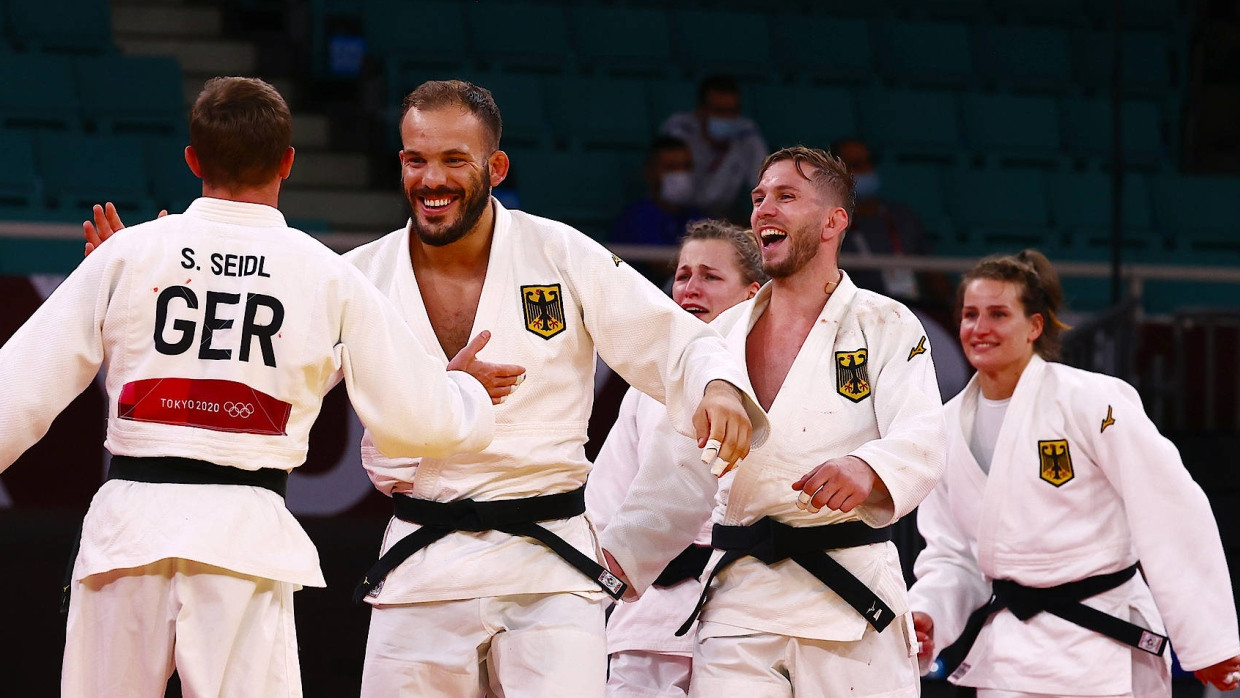 Gemeinsame Freude ist sechsfache Freude: das deutsche Judo-Team gewinnt Bronze