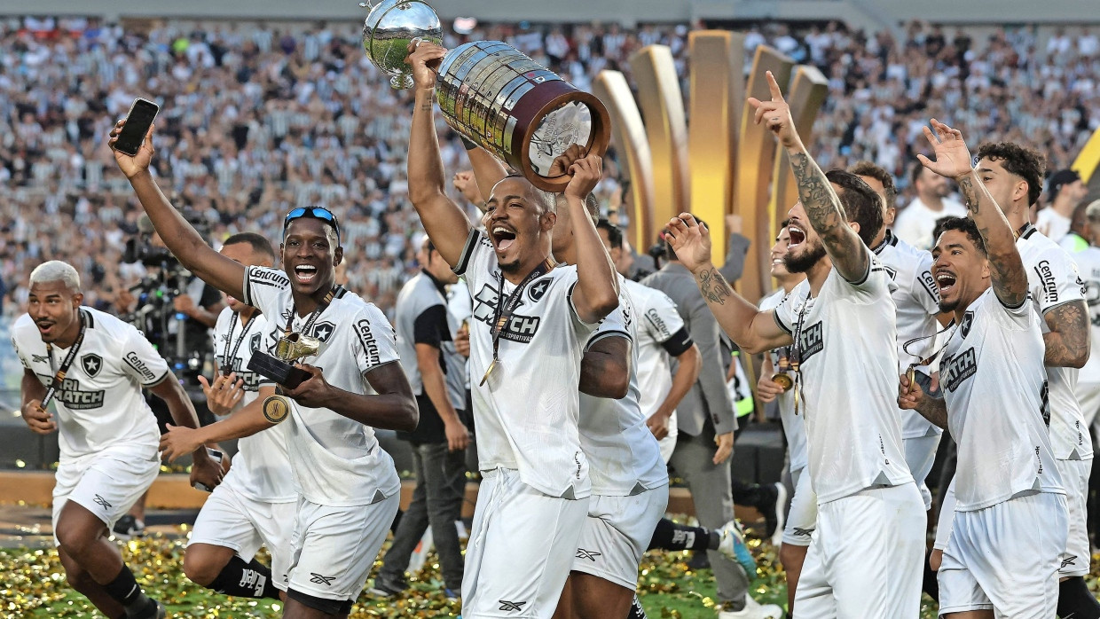 Völlig losgelöst: Die Spieler von Botafogo FR gewinnen das Finale der Copa Libertadores – obwohl sie nach 29 Sekunden nur noch zu zehnt sind.