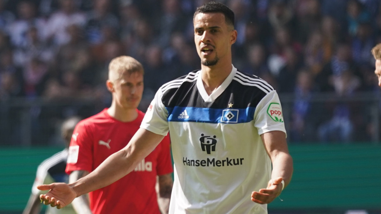 Robert Glatzel und der Hamburger SV beim Spiel gegen Holstein Kiel