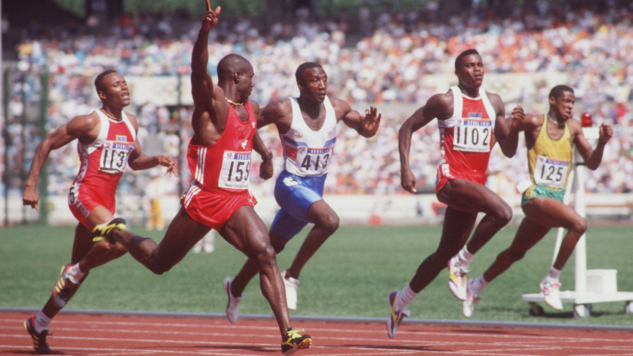 Ben Johnson ist 1998 in Seoul schneller als Carl Lewis - Gold darf er dennoch nicht behalten