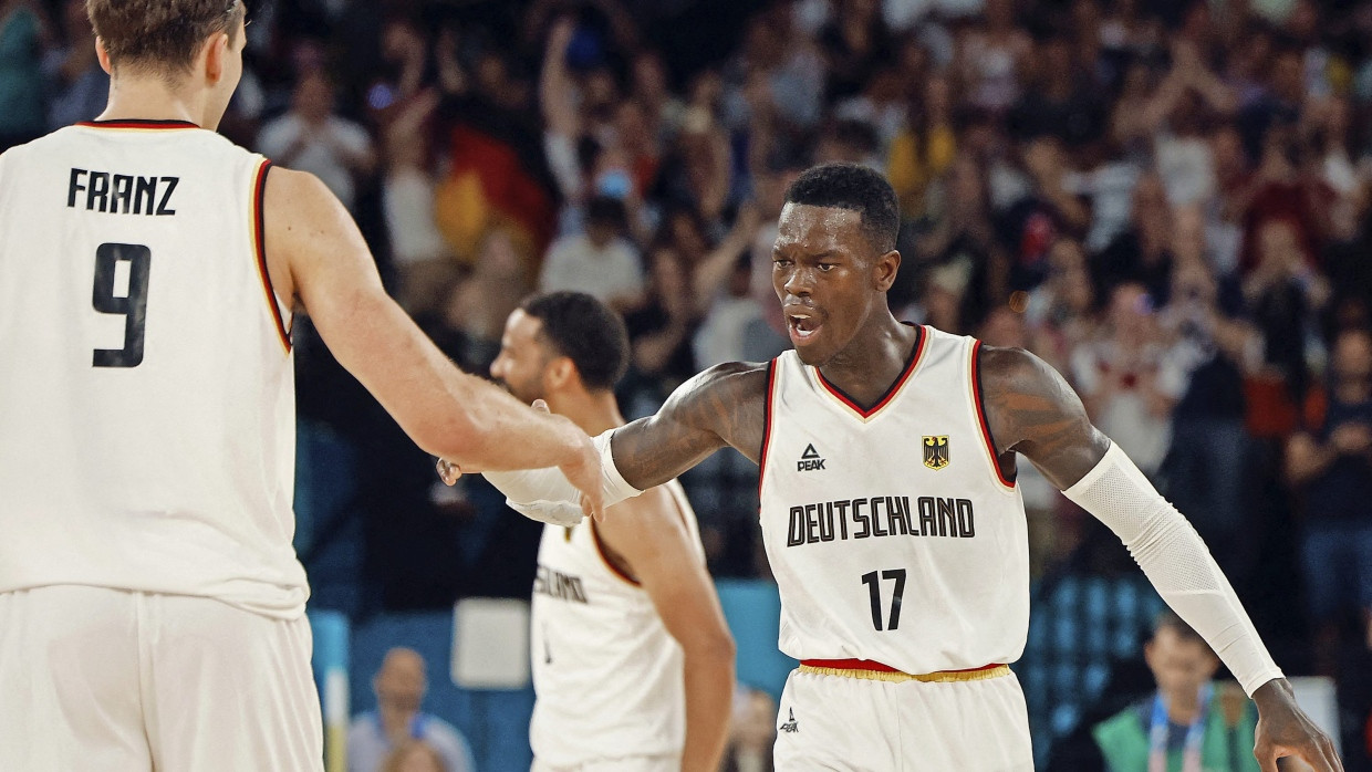 Es geht immer noch um eine Medaille: Auf Dennis Schröder und Franz Wagner (links) wird es gegen Serbien ankommen.