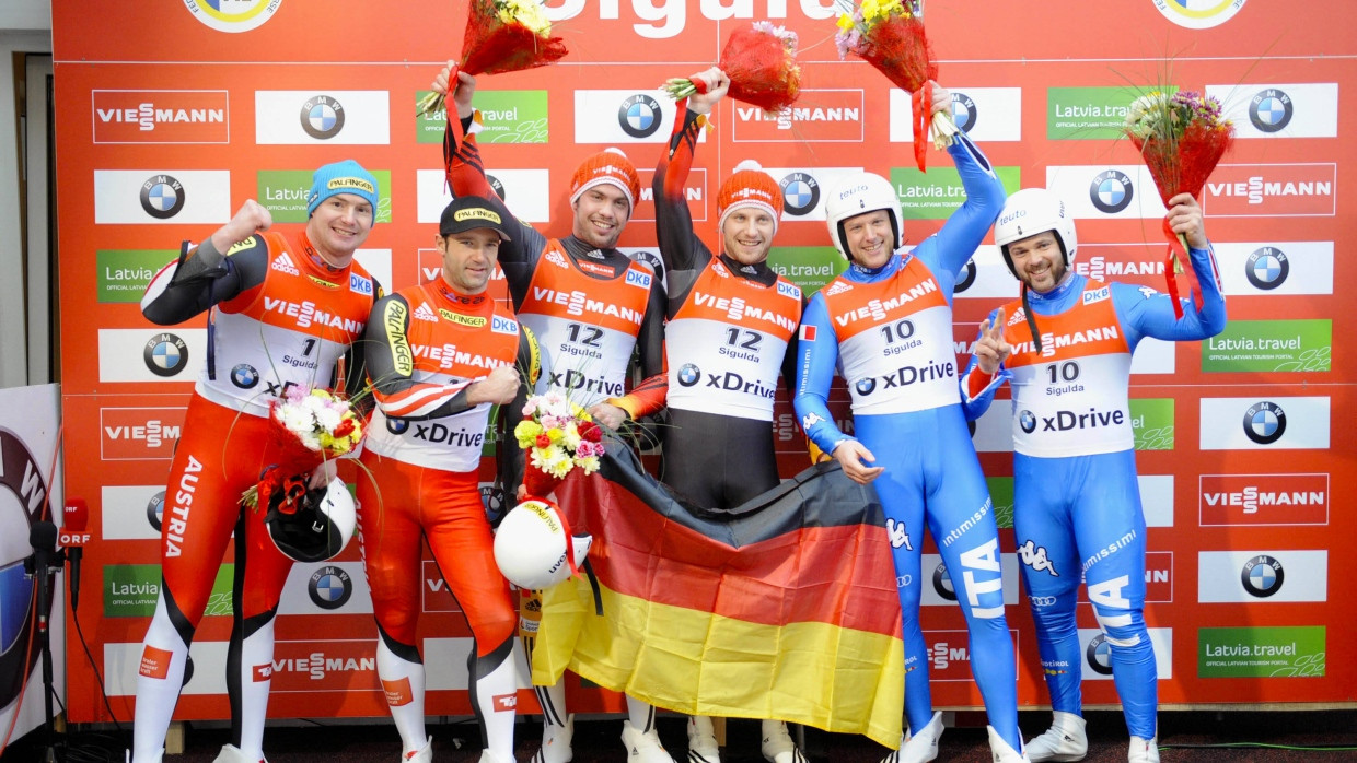 Gold für Deutschland: Wendl und Arlt (Mitte, v.l.) gewinnen die erste Medaille