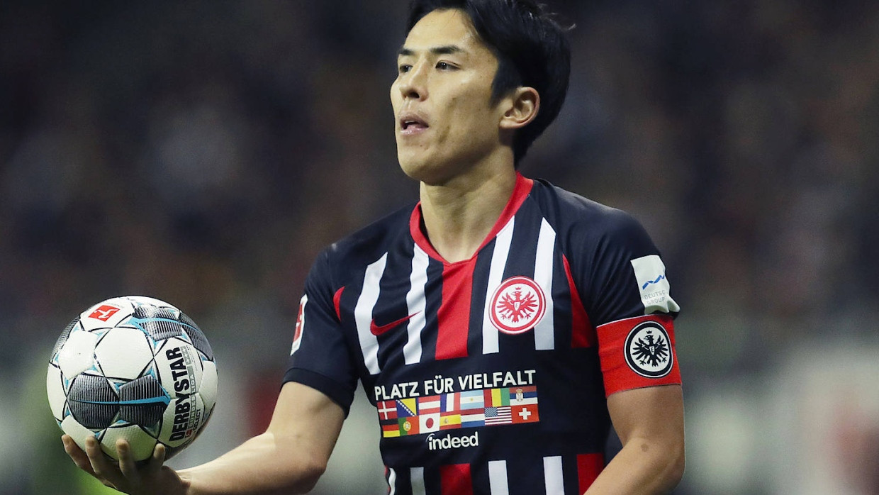 Bleibt er, geht er? Auch Eintracht-Profi Makoto Hasebe muss mit Anpassungen an seinen Arbeitsvertrag rechnen.