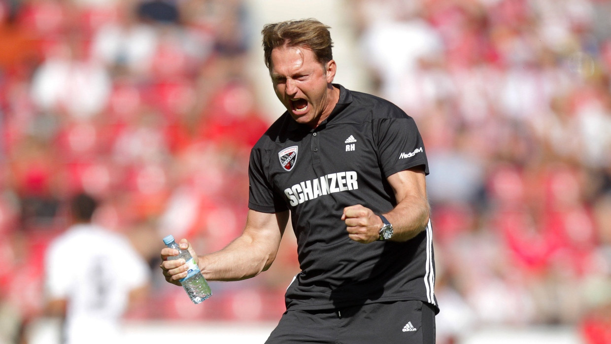 Ingolstadts Trainer Ralph Hasenhüttl bejubelt das 1:0