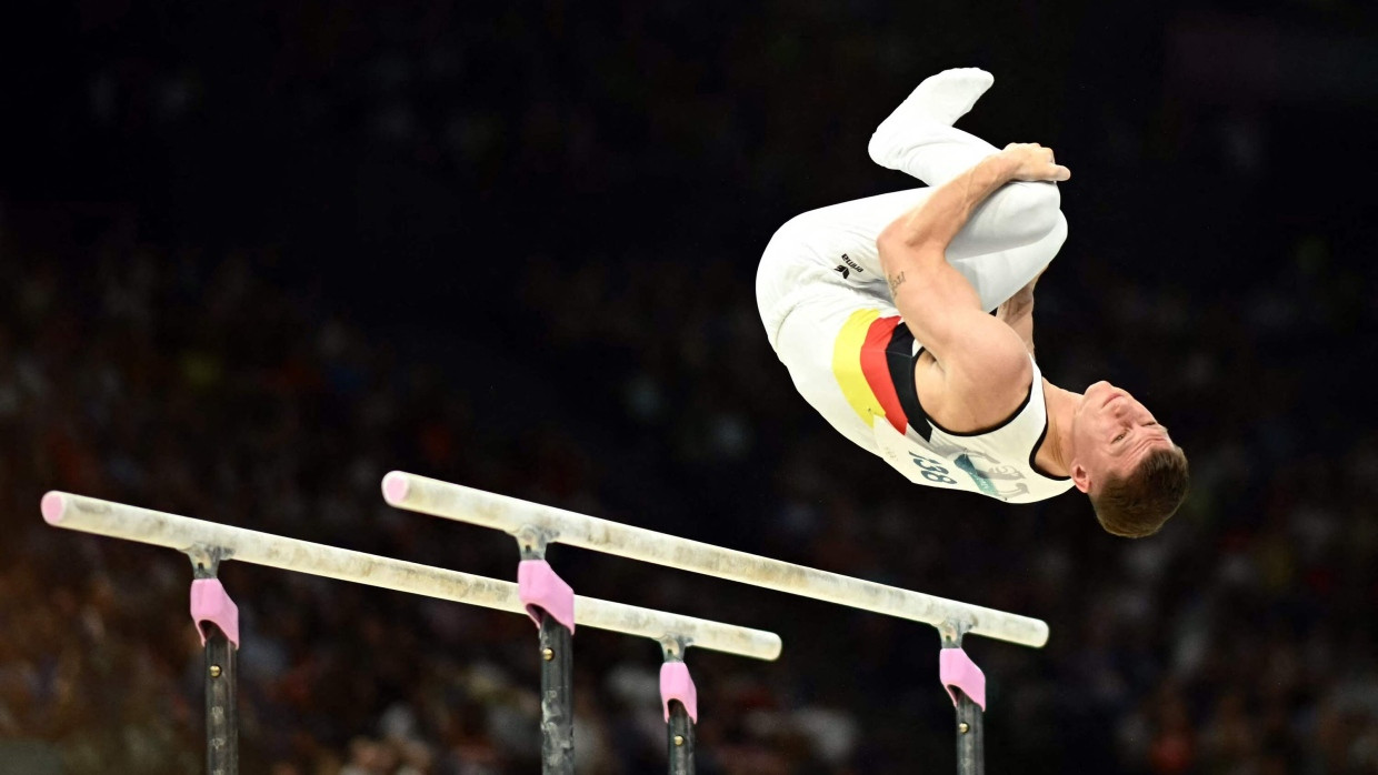 Weltmeister Lukas Dauser hofft am Barren auf einen Platz auf dem Podium.