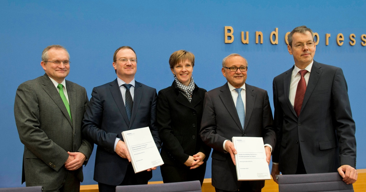 Die Mitglieder des Sachverständigenrates: Christoph Schmidt (v.l.), Lars Feld, Claudia Buch, Wolfgang Franz und Peter Bofinger