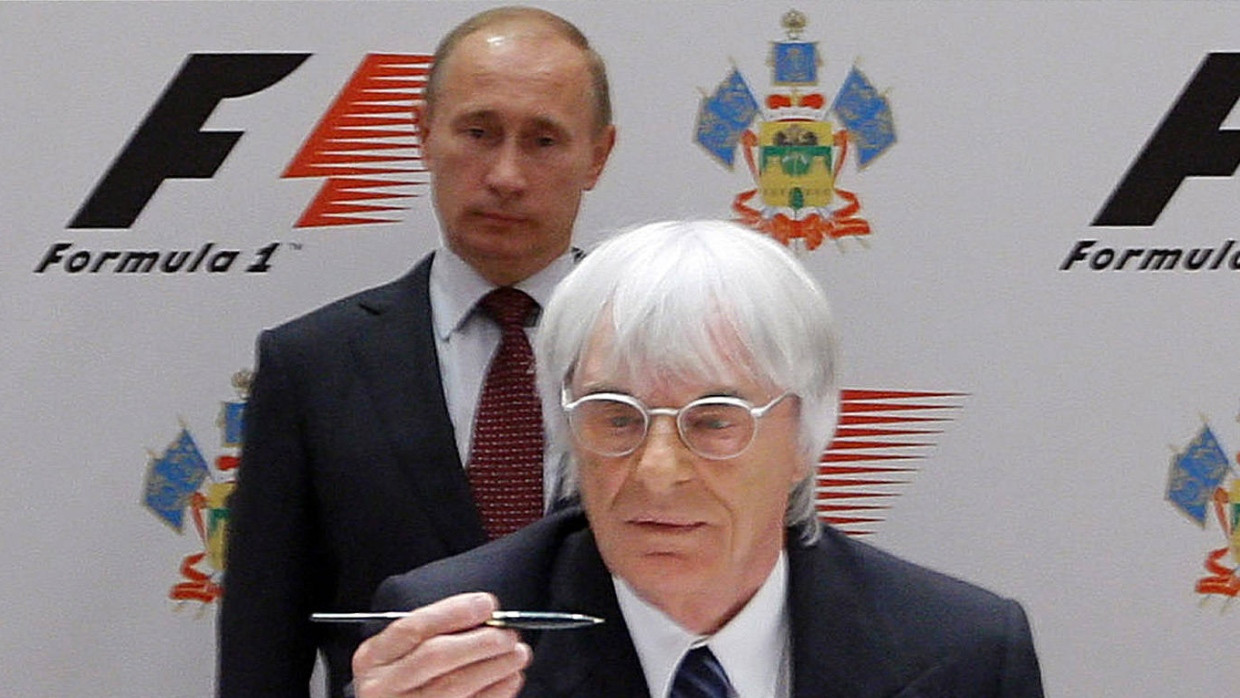 Der verlängerte Arm: Bernie Ecclestone (vorne, hinten Wladimir Putin) unterzeichnete 2010 den Vertrag für das Rennen in Russland