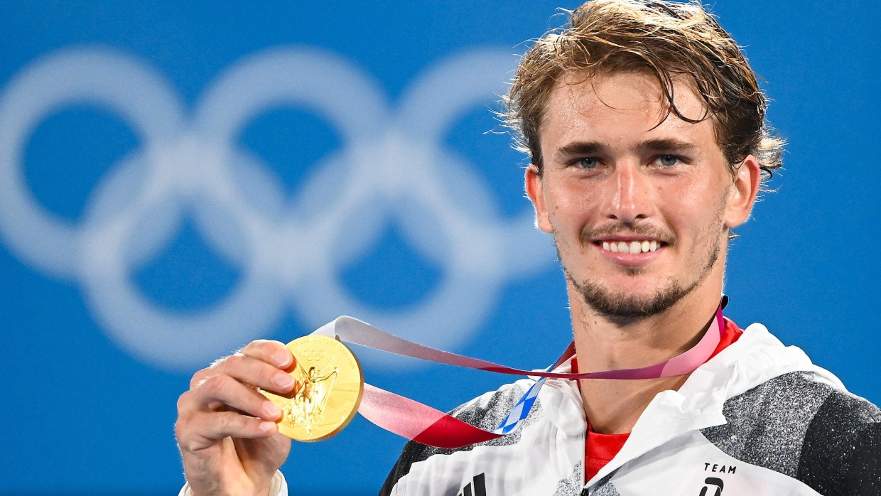 Das ist die goldene Medaille! Alexander Zverev ist Olympiasieger.