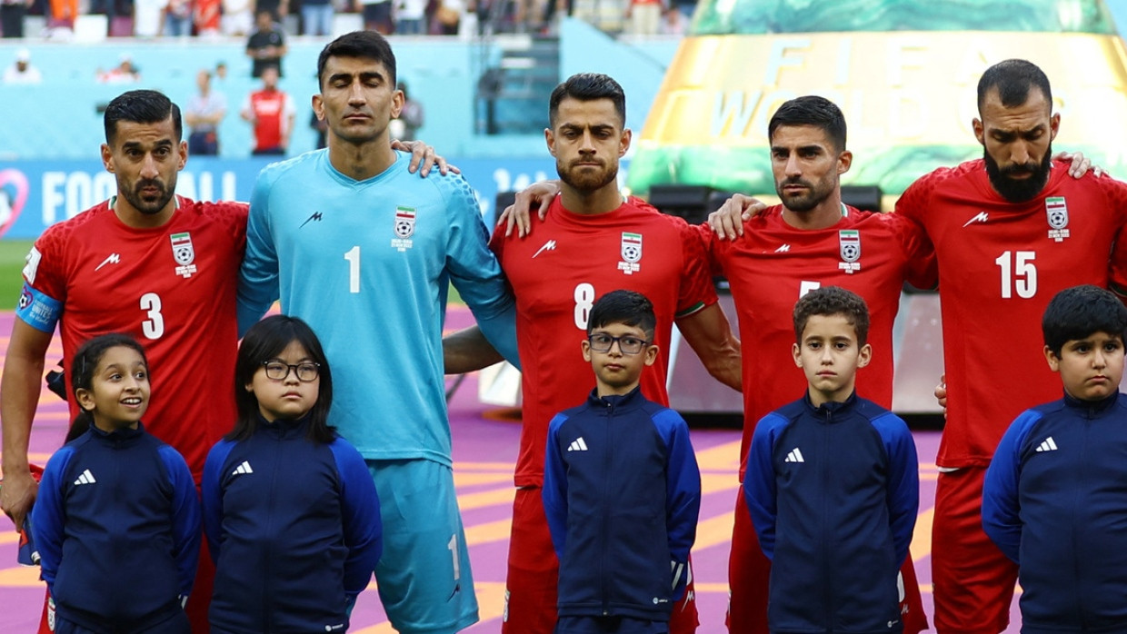 Zeichen des Protests: Die iranischen Spieler schweigen während der Hymne.