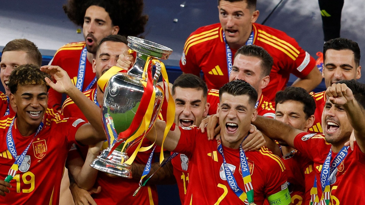 Que Viva España: Kapitän Alvaro Morata und die spanische Nationalmannschaft sind Fußball-Europameister.