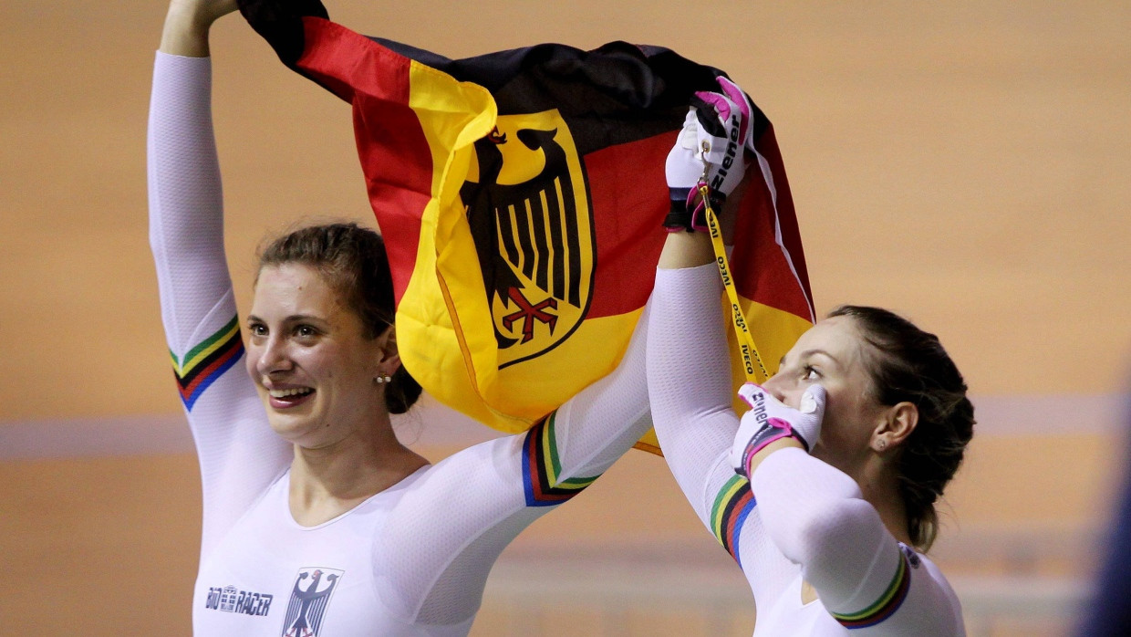 „Here we are - wieder Gold“: Miriam Welte (links) und Kristina Vogel