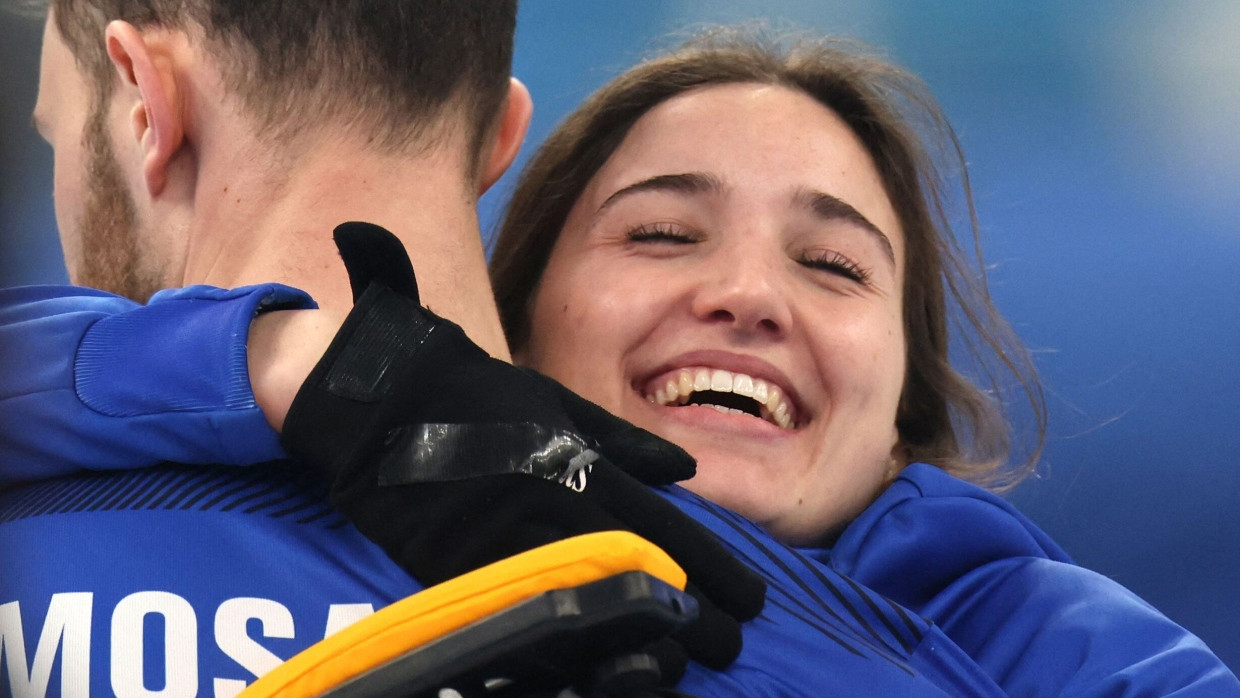 Liebling der Curling-Fans, nicht nur in Italien: Stefania Constantini jubelt mit Amos Mosaner