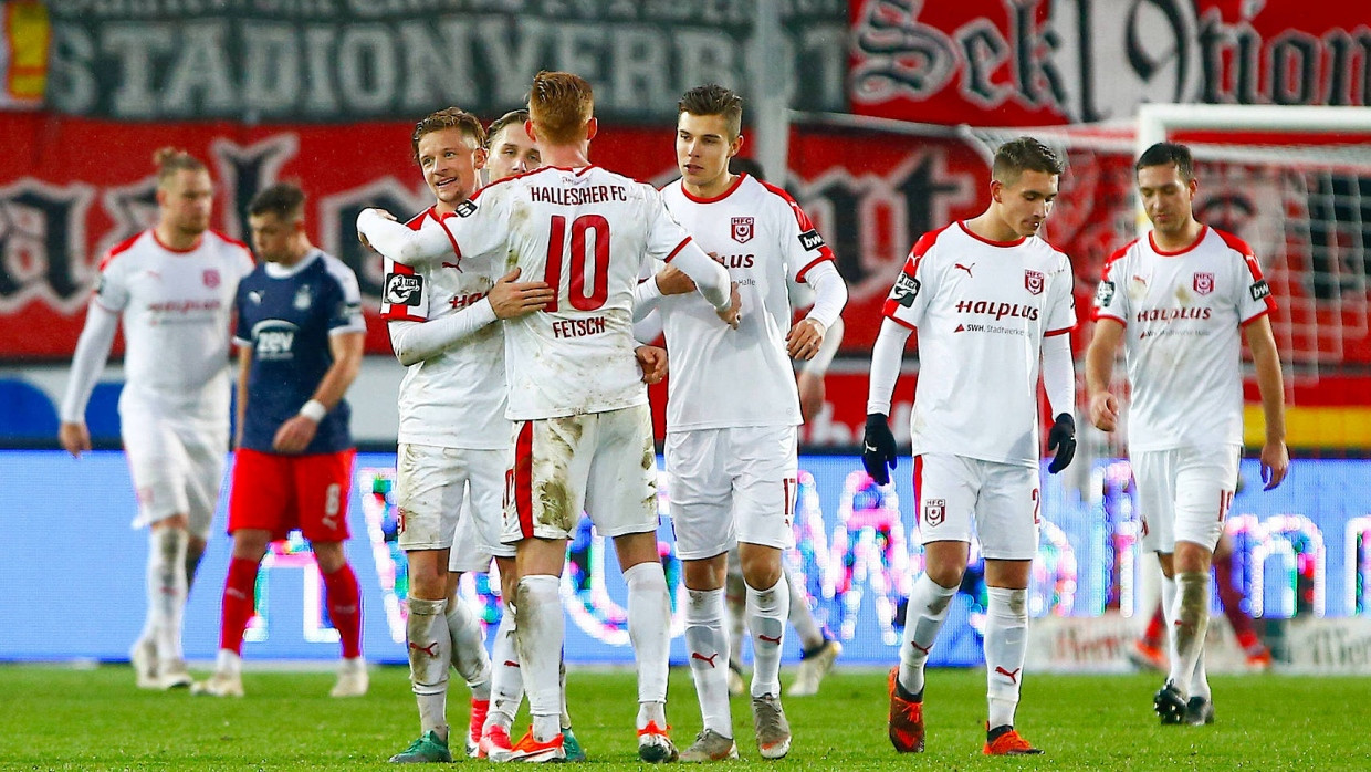 Süßer Derbysieg: Der Hallesche FC steht in der Dritten Liga gut da.