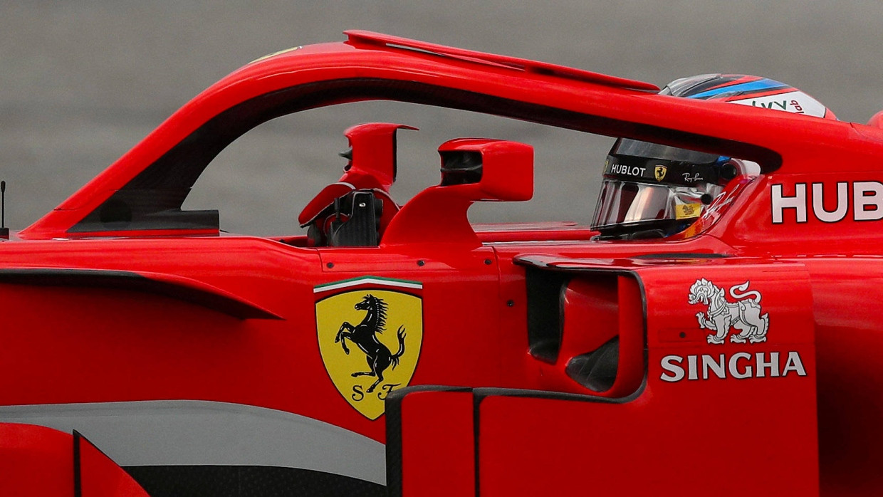 Fühlt sich an wie Fahren mit Dach: Ferrari mit Halo über dem Cockpit.