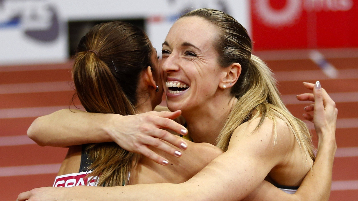 Glückstrahlend: Cindy Roleder (r.) feiert mit Pamela Dutkiewicz EM-Gold und -Bronze