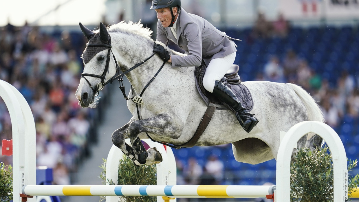 Springreiter Ludger Beerbaum verteidigt den Einsatz bestimmter Techniken und Methoden im Reitsport gegen Kritik.