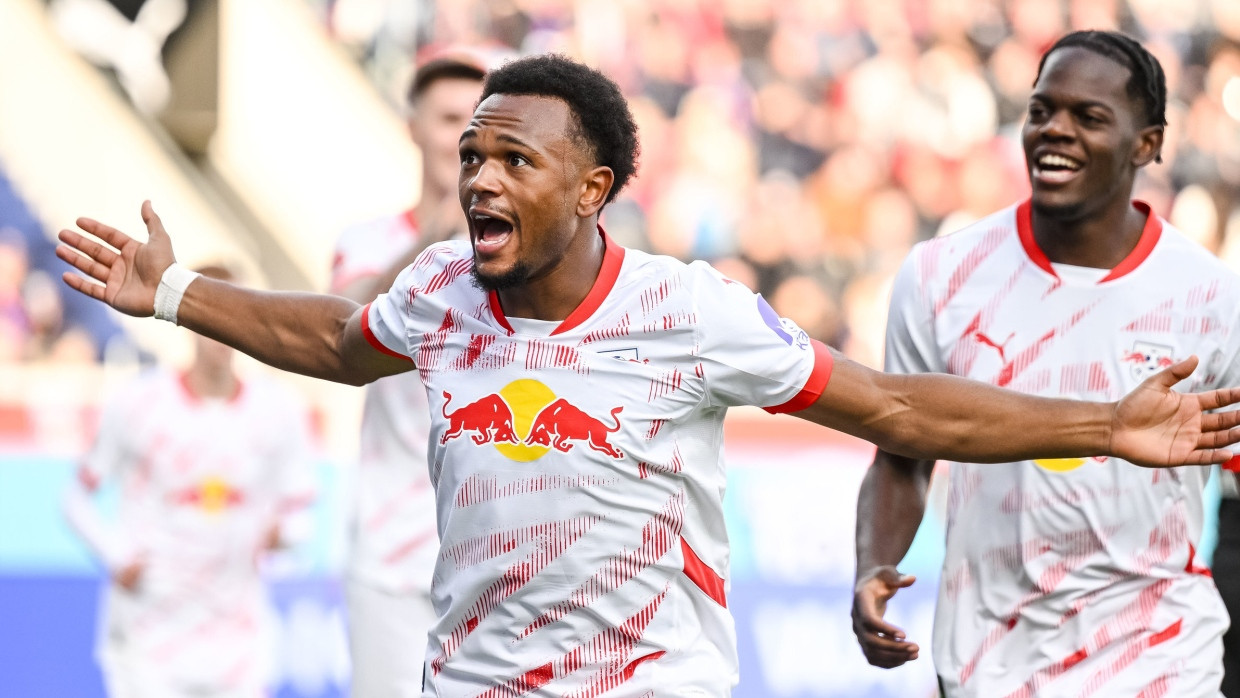 Es geht doch: RB Leipzig um Lois Openda schlägt den 1. FC Heidenheim.