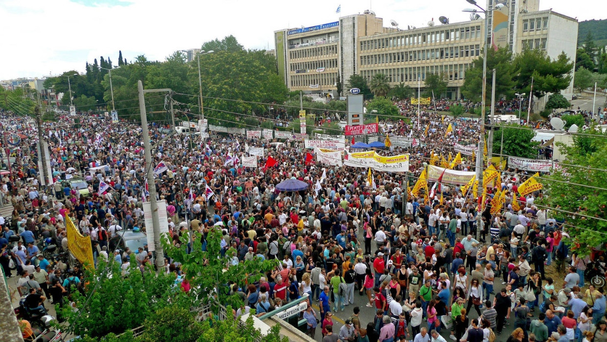 Protest vor dem Gebäude des staatlichen Fernsehens in Athen