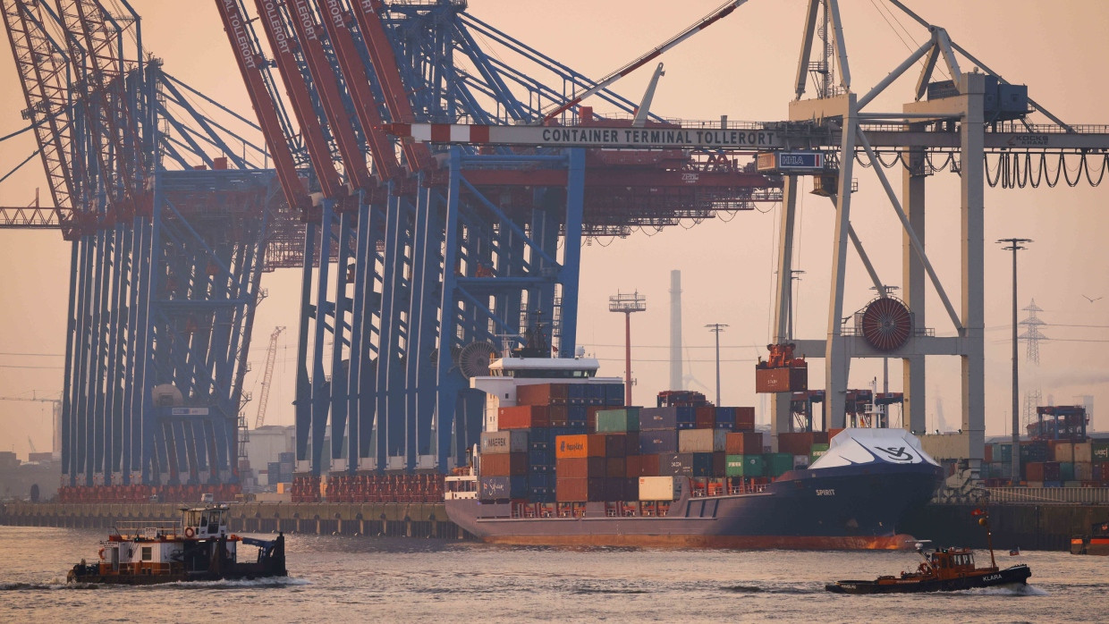 Waren für die Welt: Containerterminal im Hamburger Hafen