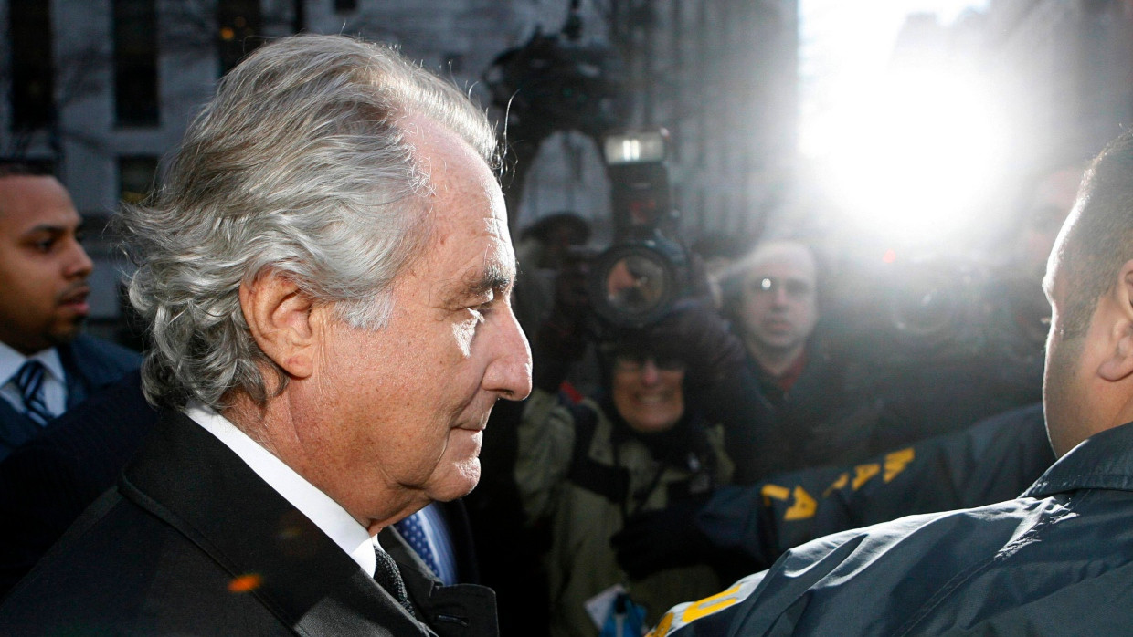 Bernard Madoff verlässt am 5. Januar 2009 das Gericht in New York.