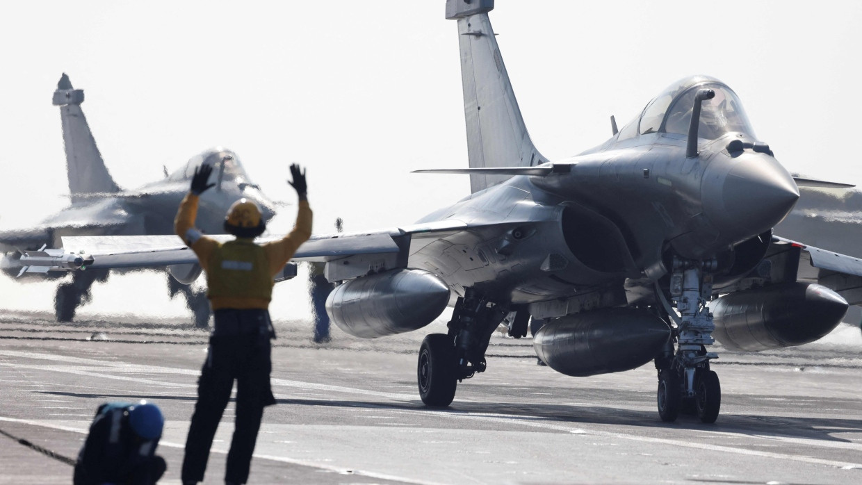 Rafale-Kampfjet auf dem französischen Flugzeugträger Charles de Gaulle