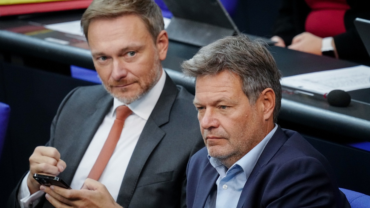 Stellt die „Sinnfrage“. Finanzminister Christian Lindner mit Wirtschaftsminister Robert Habeck während einer Sitzung des Bundestags am 22. September