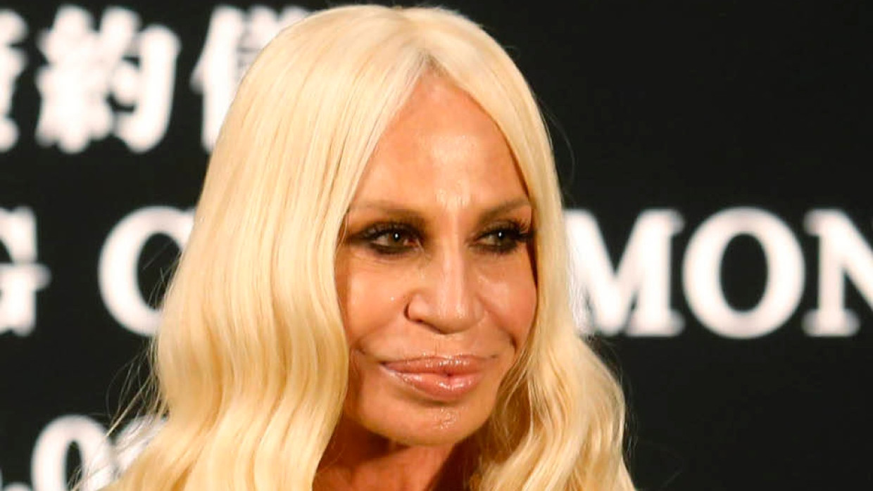 Donatella Versace gehört derzeit rund ein Fünftel des Modeshauses.