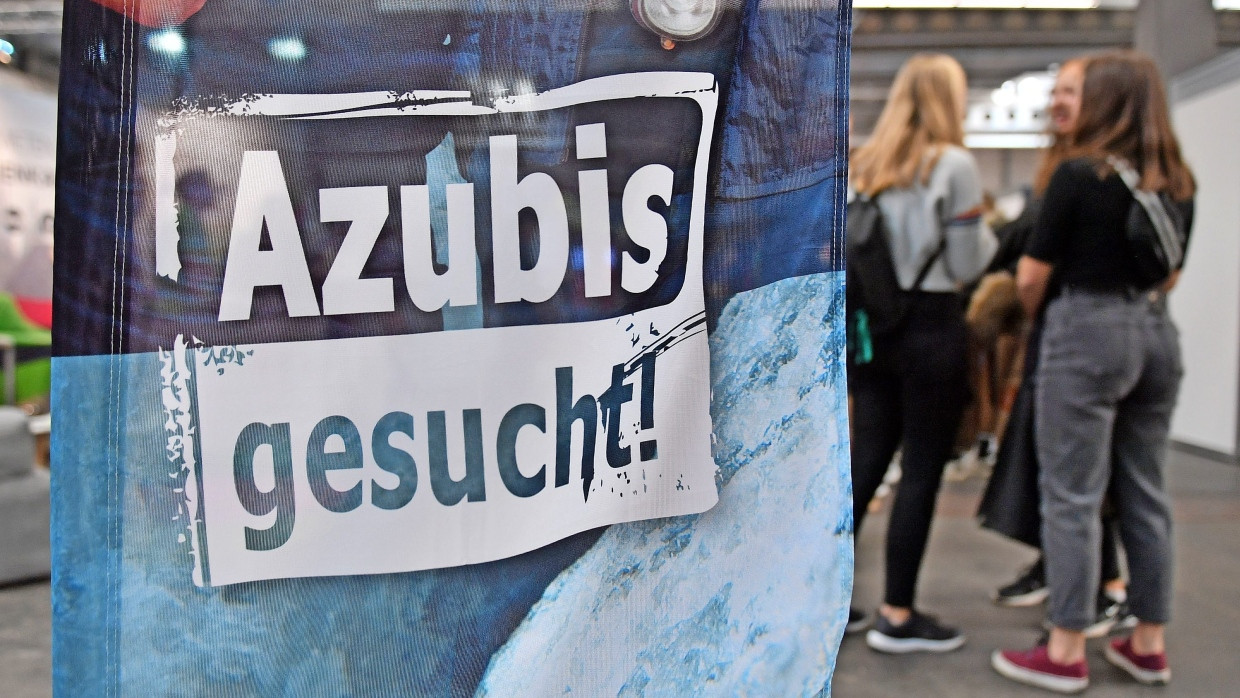 „Die Auszubildenden von heute sind die Fachkräfte und Ingenieure von morgen“, sagt Hessenmetall-Geschäftsführer Dirk Pollert.