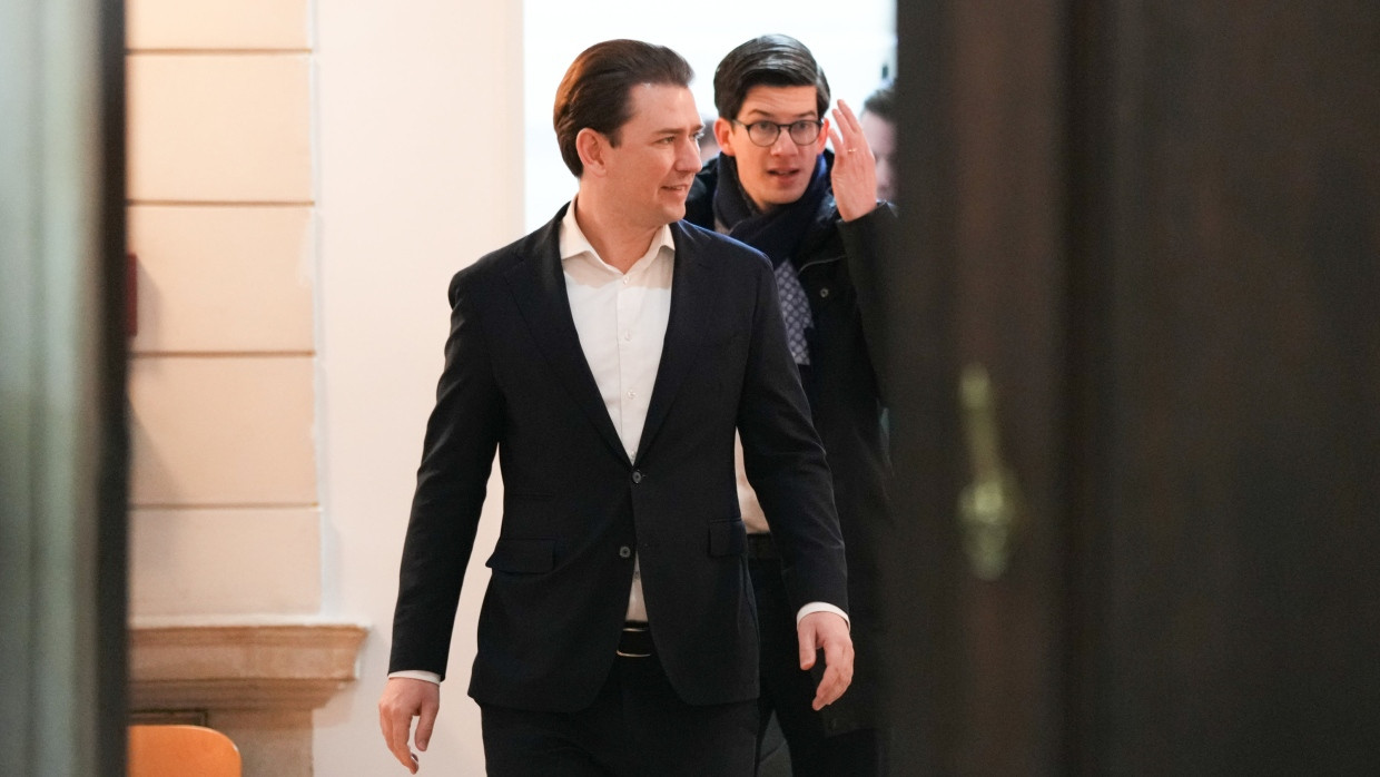 Sebastian Kurz (links) und sein früherer Kabinettschef Bernhard Bonelli am 31. Januar während des Prozesses am Wiener Landesgericht